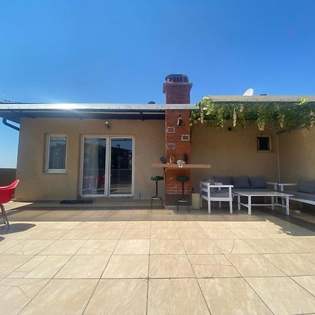 Siera'S Penthouse Apartman Pristina Kültér fotó