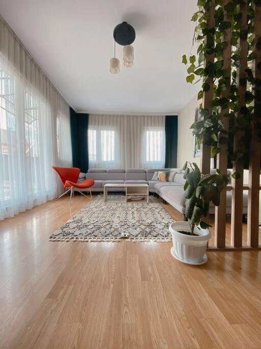Siera'S Penthouse Apartman Pristina Kültér fotó